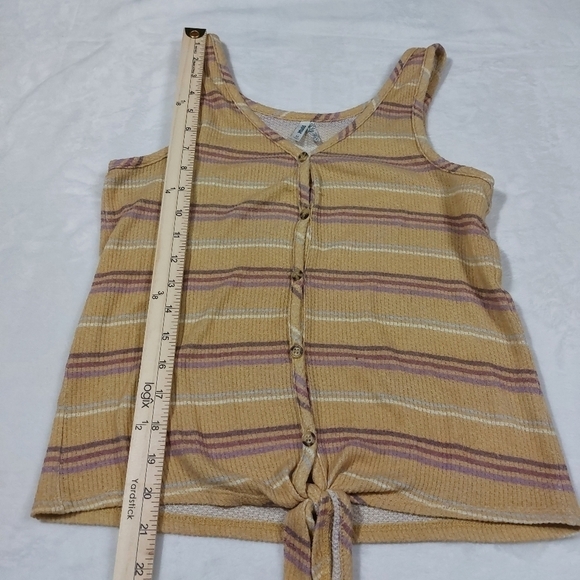 MUDD WOMEN’S STRIPED BUTTON FRONT TIE FRONT CROPPED TANK TOP SIZE MEDIUM - Picture 4 of 6